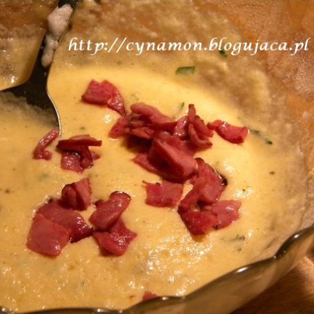 Krok 5 - Puszysty omlet z szynką i serem foto