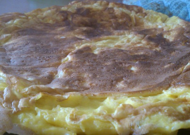 Fotografia przedstawiająca puszysty omlet