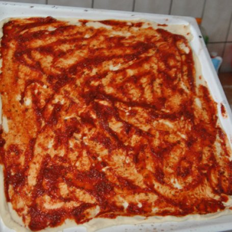 Krok 2 - Pyszna domowa pizza foto