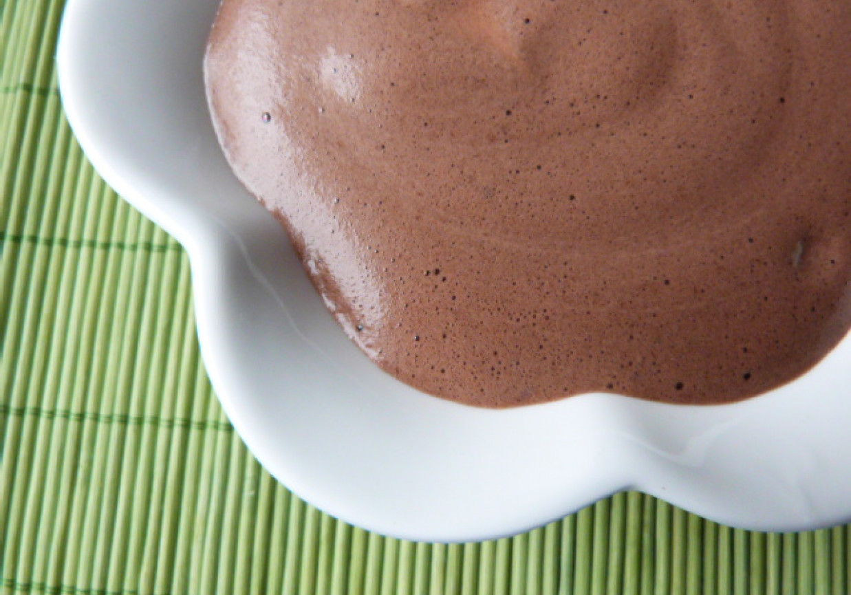 Pyszna pianka czekoladowa z białek foto