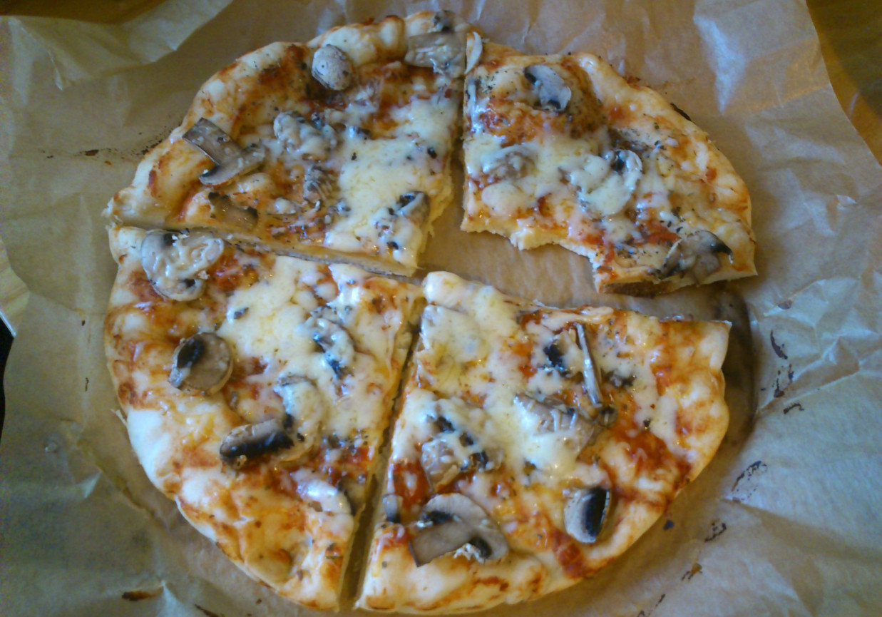 Pyszna pizza prawie włoska :) foto