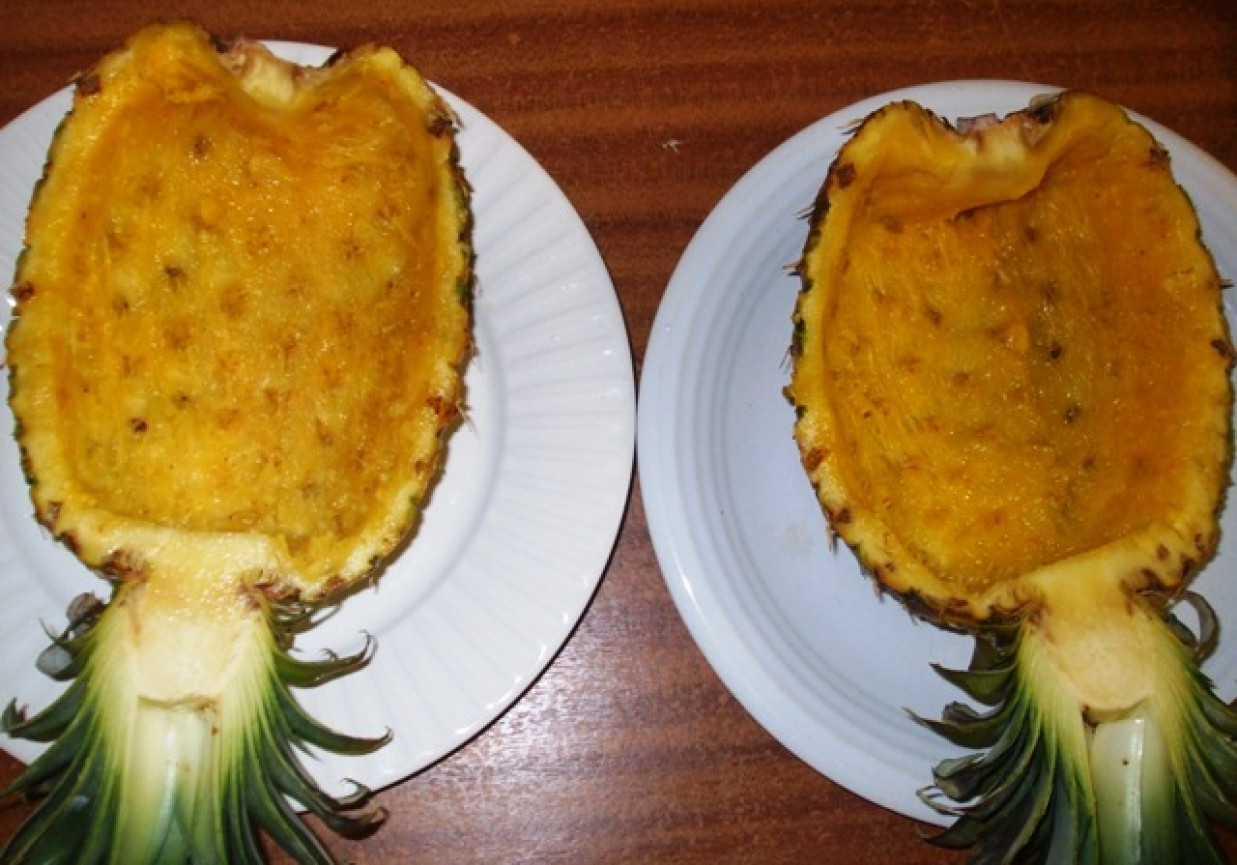 Pyszna sałatka z galaretką, w ananasie foto