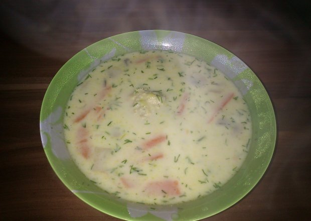 Fotografia przedstawiająca Pyszna zupa serowa