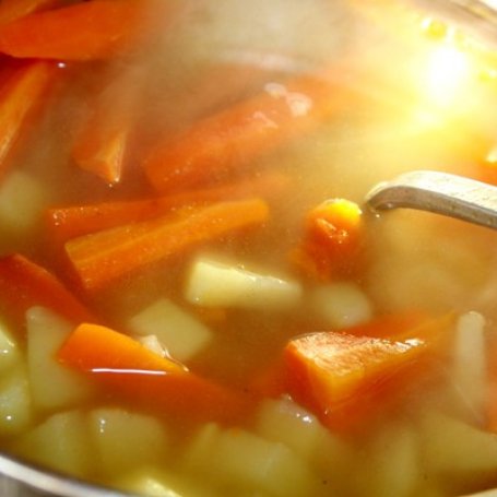 Krok 1 - Pyszna zupa z kaszą i grzybami foto