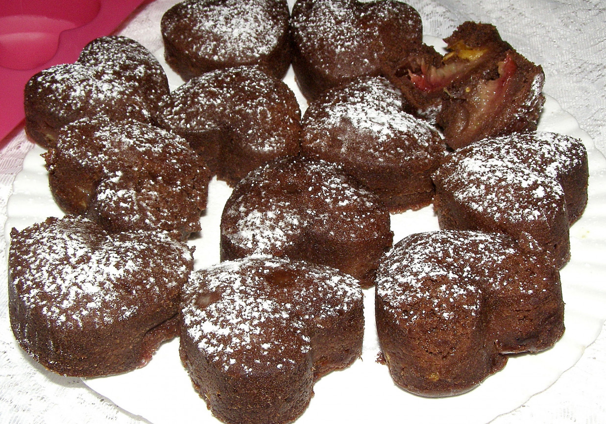 pyszne babeczki kakaowe bez jajek ze śliwką i mandarynką... foto