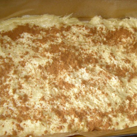 Krok 3 - pyszne ciasto drożdżowe z cynamonem, aronią, śliwkami, jabłkami... foto