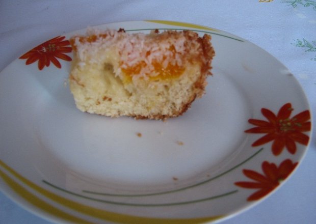 Fotografia przedstawiająca Pyszne ciasto mandarynkowe