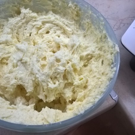 Krok 5 - Pyszne ciasto na biszkopcie Zewy foto
