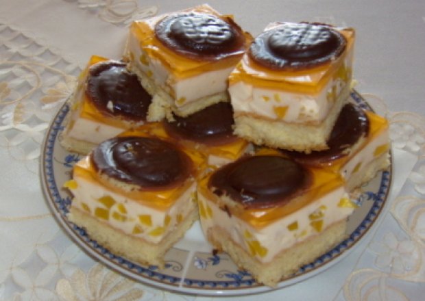 Fotografia przedstawiająca Pyszne ciasto z delicjami