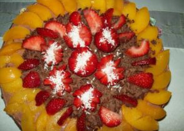 Fotografia przedstawiająca Pyszne ciasto z owocami