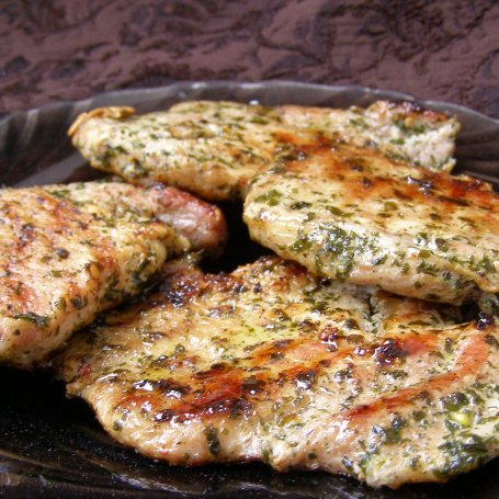 Krok 4 - Grillowane schabowe z czosnkiem niedźwiedzim foto
