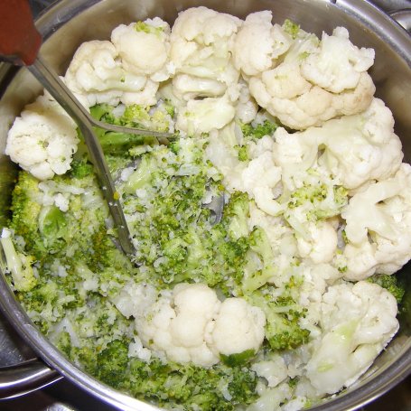 Krok 1 - pyszne kotlety kalafiorowo-brokułowe z mozzarellą... foto