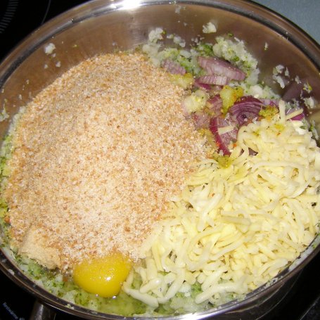 Krok 2 - pyszne kotlety kalafiorowo-brokułowe z mozzarellą... foto