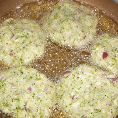 Krok 3 - pyszne kotlety kalafiorowo-brokułowe z mozzarellą... foto