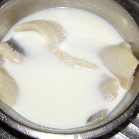 Krok 1 - pyszne matiasy w pesto pietruszkowo-czosnkowym z musztardą i... foto