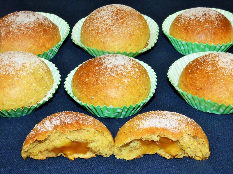 Pełnoziarniste drożdżówki z puree z dyni i dżemem z rokitnika - medium