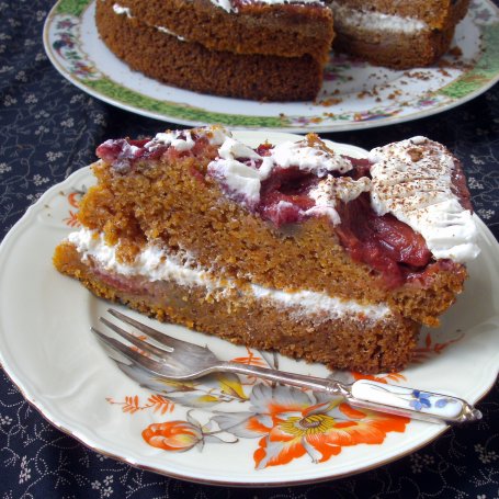 Krok 7 - pyszne szwajcarkie ciasto marchewkowe z polską śliwką i kremem z serka homogenizowanego... foto
