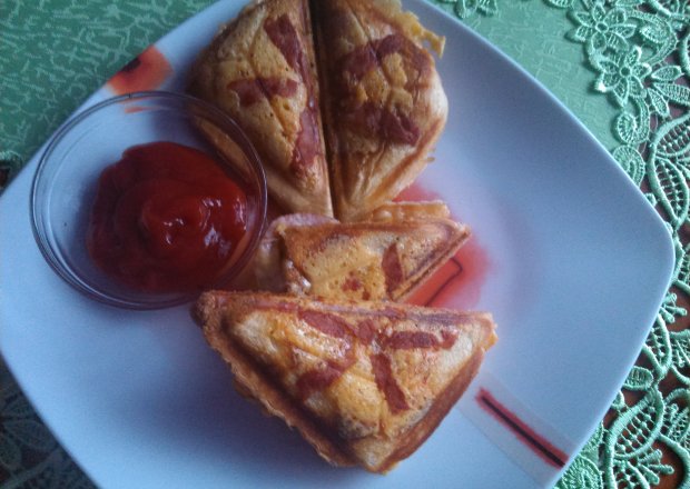 Fotografia przedstawiająca Pyszne tosty na śniadanko