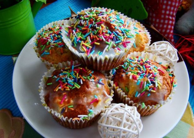 Fotografia przedstawiająca Pyszne zawsze swieżutkie i mięciutkie muffinki z jabłuszkiem