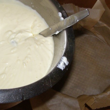 Krok 4 - pysznie aksamitny sernik pieczony bez spodu z morelą i żurawiną... foto