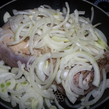 Krok 4 - Pyszności z rękawa, czyli schab pieczony z cebulą ;) foto