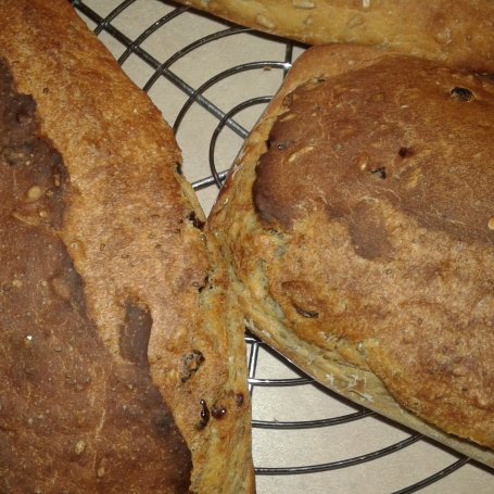 Krok 10 - Pyszny chlebek na mące chlebowej z bakaliami foto