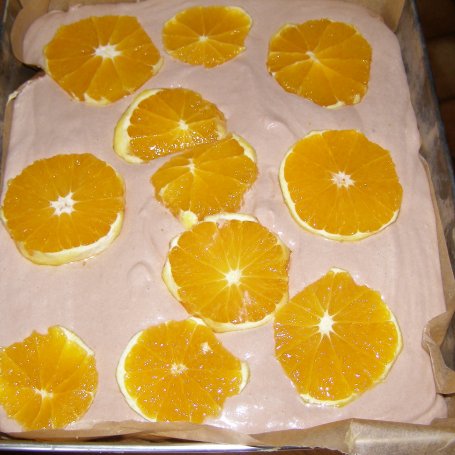 Krok 5 - pyszny kakaowy sernik z pomarańczami... foto