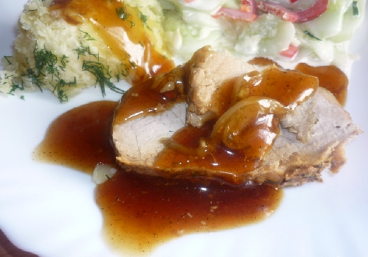 Pyszny schab w sosie własnym foto