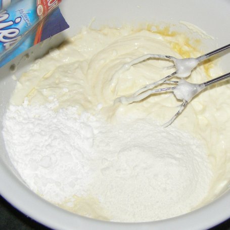 Krok 4 - pyszny sernik jogurtowy na kakaowym spodzie... foto