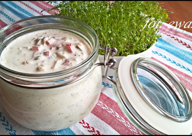 Fotografia przedstawiająca Pyszny sos jogurtowo - majonezowy Zewy