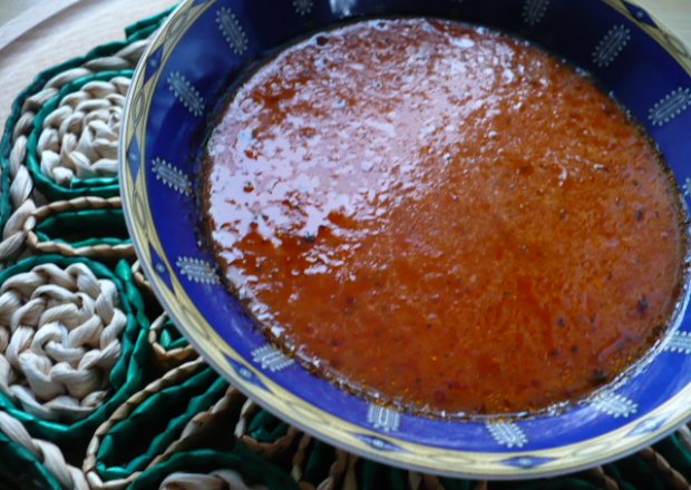 Fotografia przedstawiająca pyszny sos pomidorowy