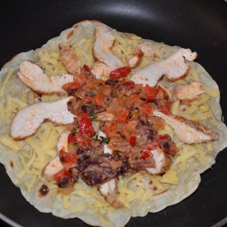 Krok 10 - Quesadilla z kurczakiem foto