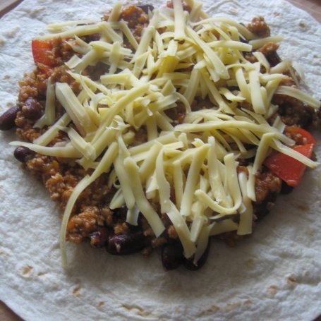 Krok 3 - Quesadillas z farszem chilli con carne foto