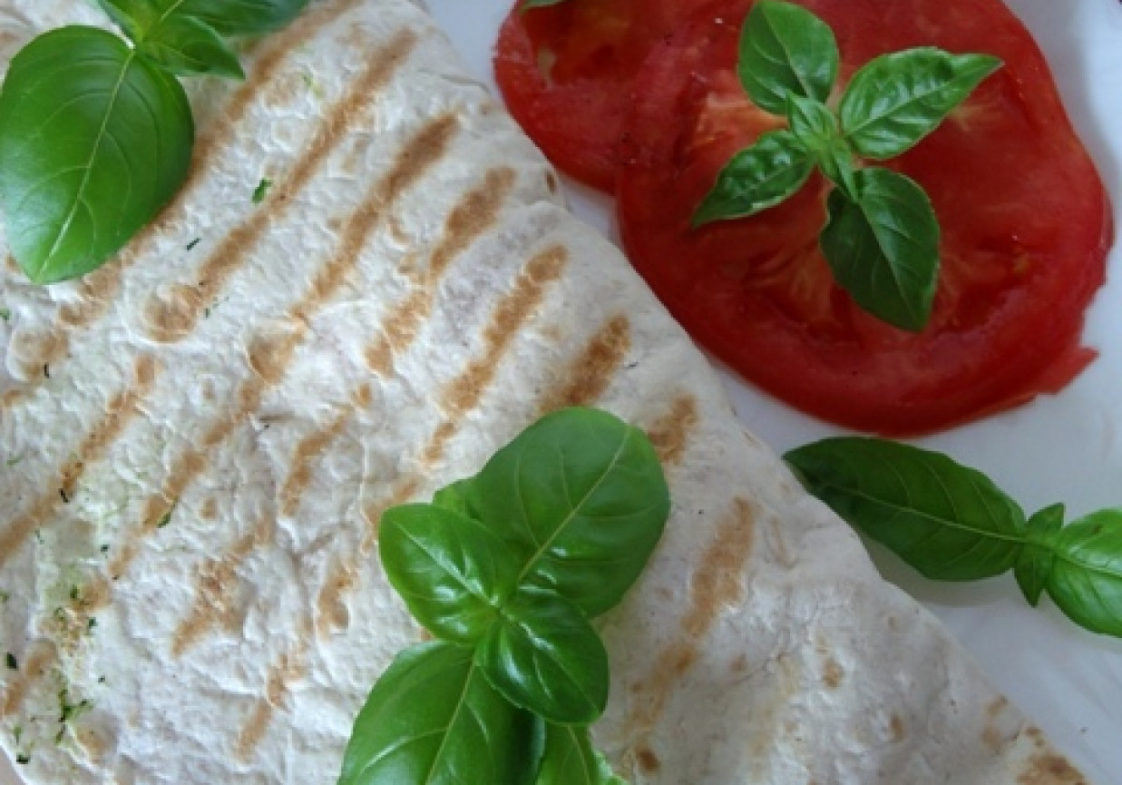 Quesadillas z szynką i serem żółtym foto