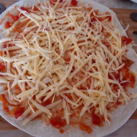 Krok 1 - Quesadillas z szynką i serem żółtym foto