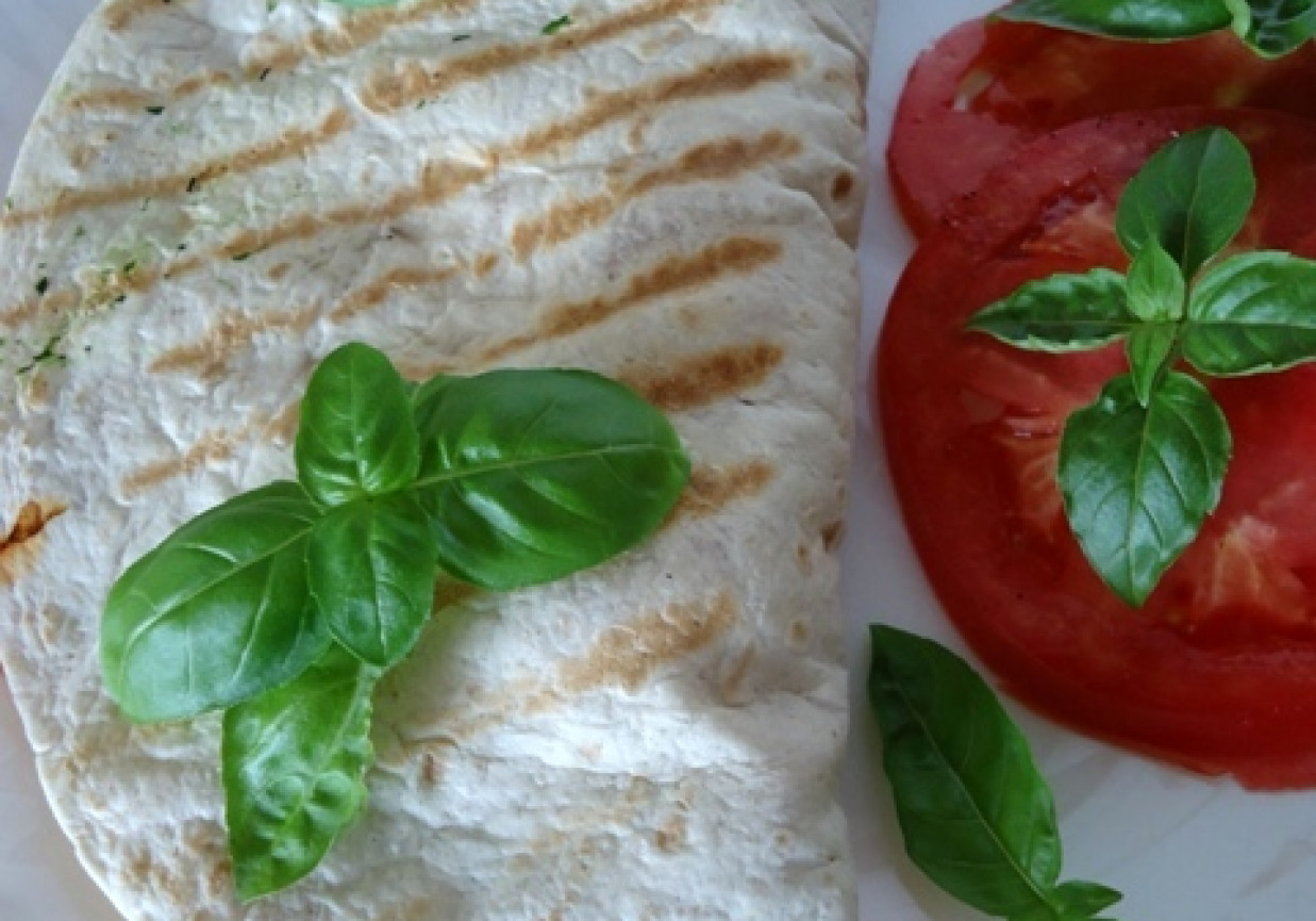 Quesadillas z szynką i serem żółtym foto