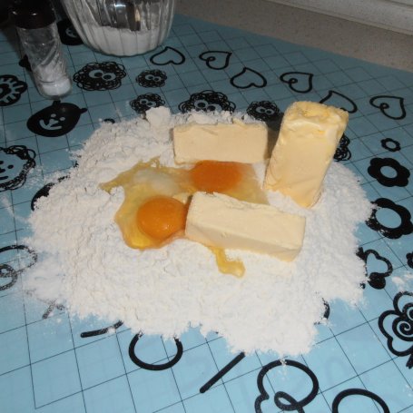 Krok 1 - Quiche z cheddarem boczkiem i serkiem foto