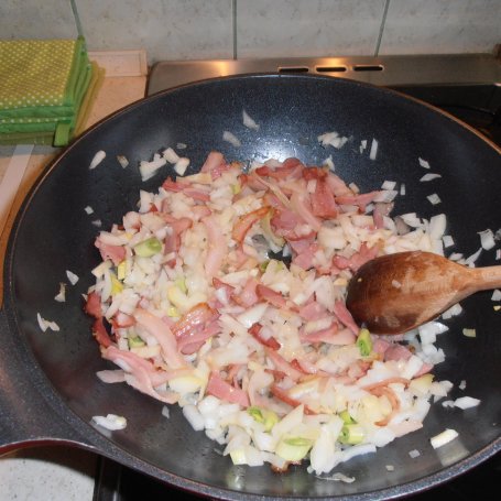 Krok 2 - Quiche z cheddarem boczkiem i serkiem foto