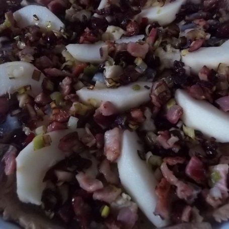 Krok 5 - Quiche z wędzonym łososiem i żurawiną foto