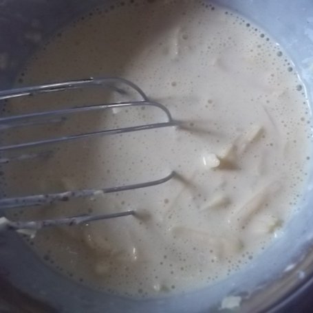 Krok 6 - Quiche z wędzonym łososiem i żurawiną foto