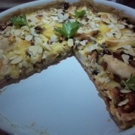 Krok 8 - Quiche z wędzonym łososiem i żurawiną foto