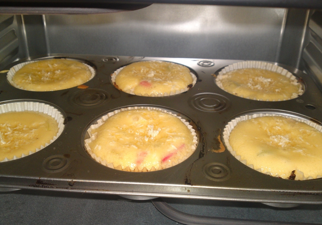 Rabarbarowe muffiny z kruszonką foto