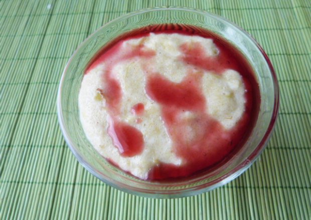 Fotografia przedstawiająca Rabarbarowy deser