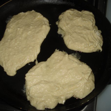 Krok 6 - Racuchy z białego sera - podane z prażonymi płatkami migdałowymi foto