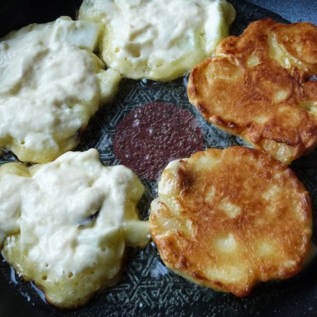Krok 6 - Racuchy z gruszkami i daktylami foto