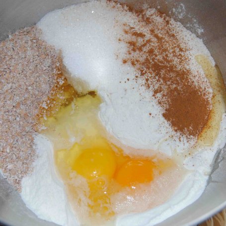 Krok 1 - Racuszki drożdżowe z cukinią foto