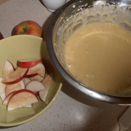 Krok 2 - Racuszki drożdżowe z jabłkami i miodem foto