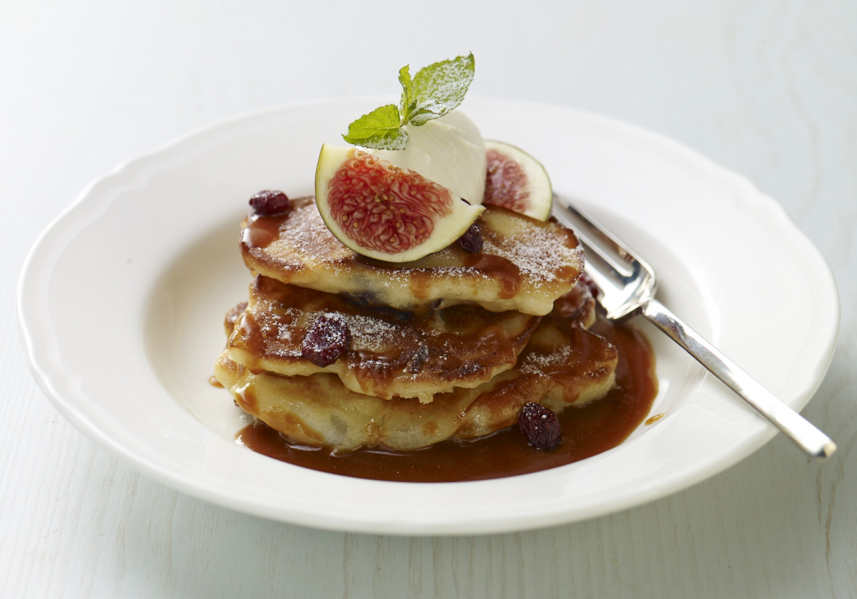 Racuszki z jabłkami i serkiem homogenizowanym lub sosem karmelowym foto