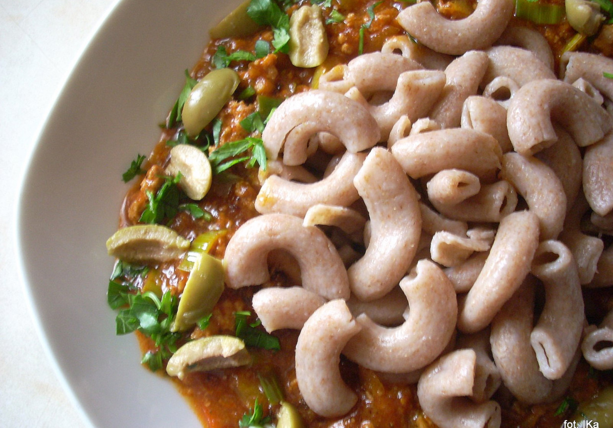 Ragout z makaronem razowym foto
