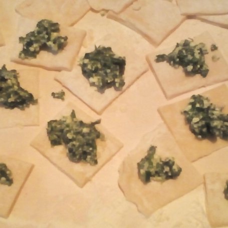 Krok 5 - Ravioli szpinakowo-serowe foto
